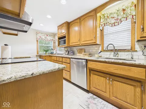 Kitchen - 900 Maple St, Middletown, IN 47356 photo 2 of 3