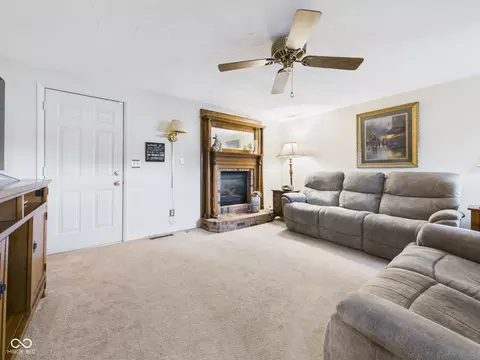 Living - 900 Maple St, Middletown, IN 47356 photo 4 of 6
