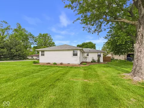 Exterior - 900 Maple St, Middletown, IN 47356 photo 6 of 8