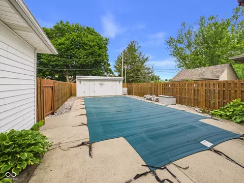 Exterior - 900 Maple St, Middletown, IN 47356 photo 5 of 8