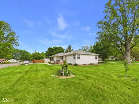 Exterior - 900 Maple St, Middletown, IN 47356 photo 2 of 8