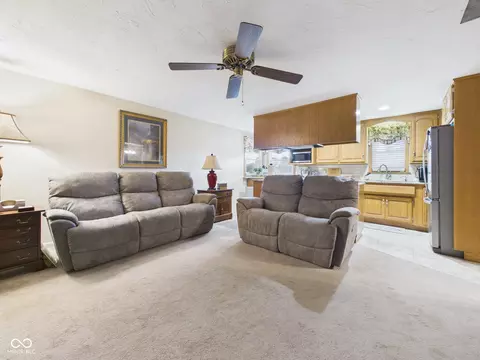 Living - 900 Maple St, Middletown, IN 47356 photo 5 of 6