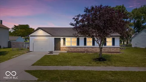 10210 Lone Wolf Dr, Indianapolis, IN 46235