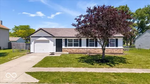 10210 Lone Wolf Dr, Indianapolis, IN 46235