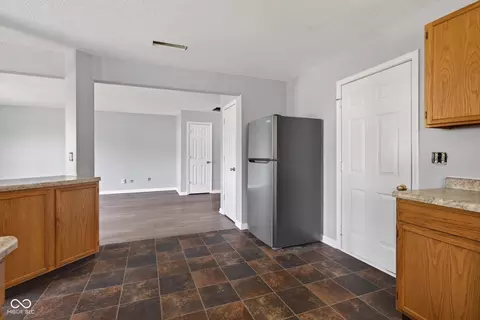 Entry Way - 1914 E Werges Ave, Indianapolis, IN 46237 photo 4 of 6
