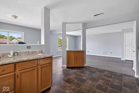Entry Way - 1914 E Werges Ave, Indianapolis, IN 46237 photo 5 of 6