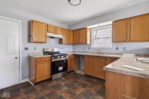 Kitchen - 1914 E Werges Ave, Indianapolis, IN 46237 photo 3 of 3