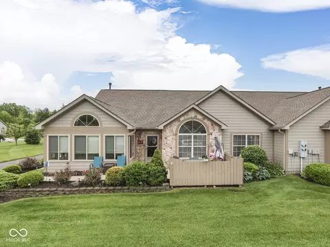 1037 Laurelwood Ln, Greenwood, IN 46142
