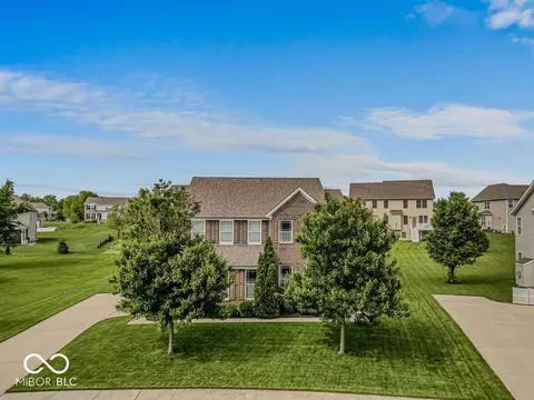 7058 Stoney Ridge Dr, Columbus, IN 47201