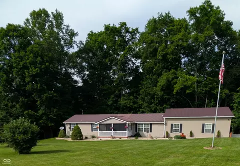 11806 E Pocahontas Dr, Greencastle, IN 46135