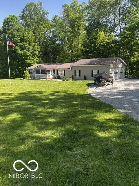11806 E Pocahontas Dr, Greencastle, IN 46135