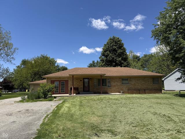2827 S Oakland Dr, Shelbyville, IN 46176