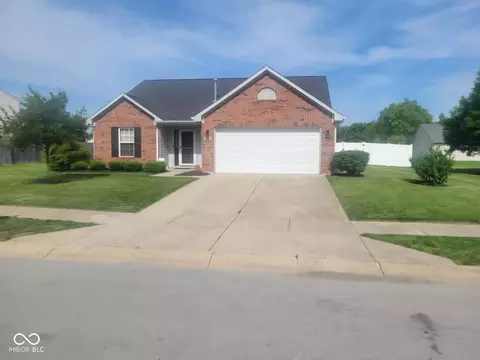 913 Halyard Dr, Avon, IN 46123