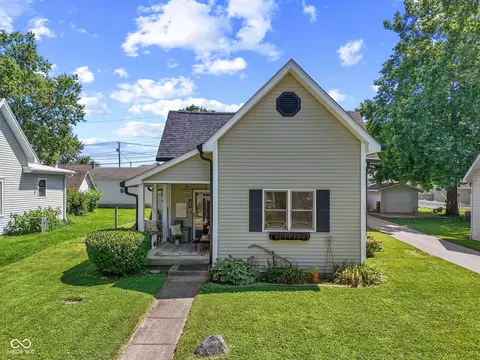 381 W Pearl St, Greenwood, IN 46142