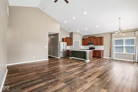 Living - 6627 Mayapple Dr, Pendleton, IN 46064 photo 2 of 4