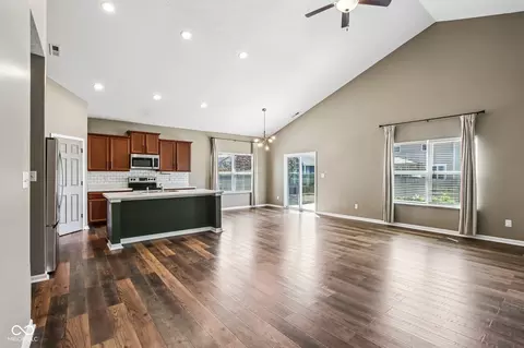 Living - 6627 Mayapple Dr, Pendleton, IN 46064 photo 3 of 4