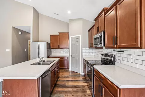 Kitchen - 6627 Mayapple Dr, Pendleton, IN 46064 photo 3 of 3