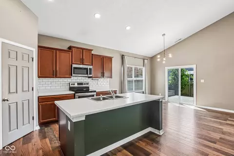Kitchen - 6627 Mayapple Dr, Pendleton, IN 46064 photo 2 of 3