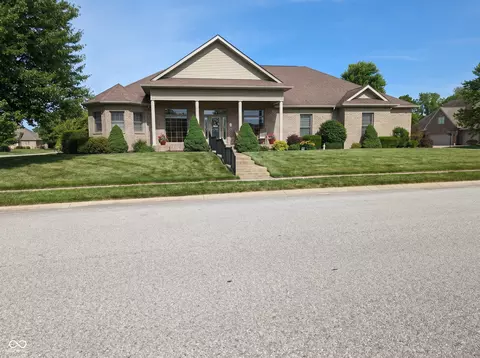 3975 Arrowwood Dr, Columbus, IN 47203
