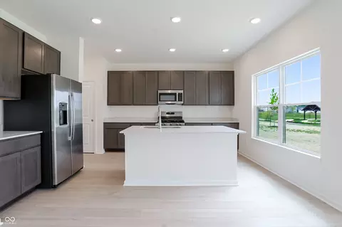 Kitchen - 8609 Meadowlands Ct, Plainfield, IN 46168 photo 2 of 5