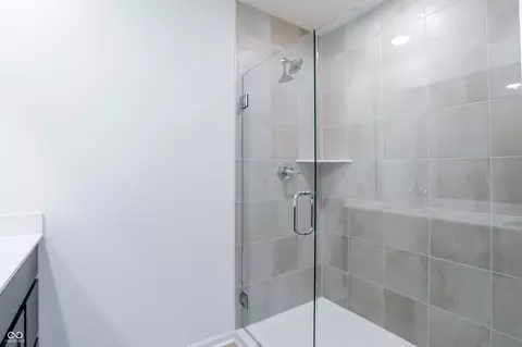 Bath - 8609 Meadowlands Ct, Plainfield, IN 46168 photo 2 of 3