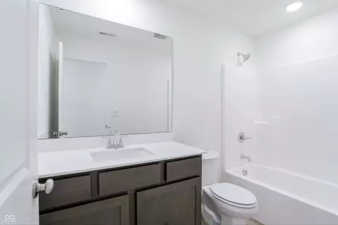 Bath - 8609 Meadowlands Ct, Plainfield, IN 46168 photo 3 of 3