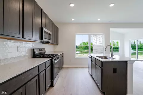 Kitchen - 8609 Meadowlands Ct, Plainfield, IN 46168 photo 4 of 5
