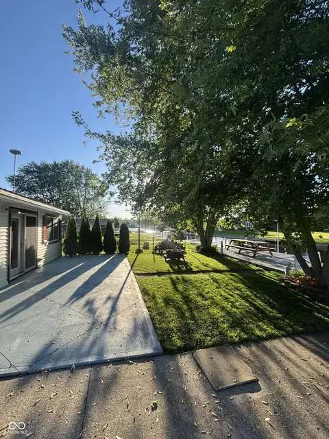 50 Ems B8 Ln, Pierceton, IN 46562