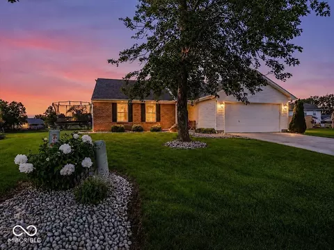 106 Kensington Ct, Pittsboro, IN 46167