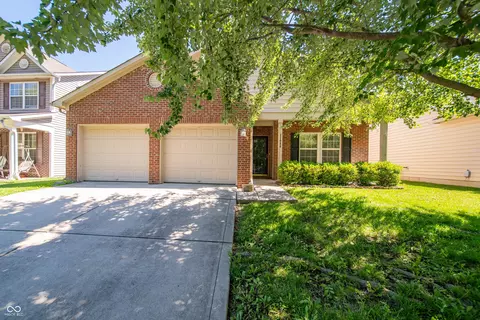 11044 Schoolhouse Rd, Fishers, IN 46037