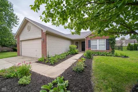 5715 Bruce Blvd, Noblesville, IN 46062