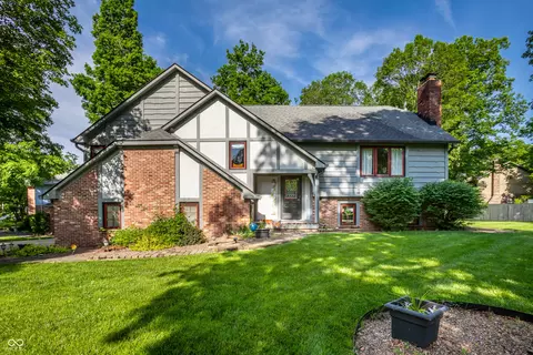 4014 S Creekside Dr, New Palestine, IN 46163