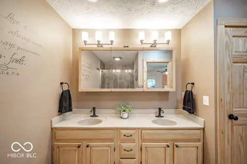 Bath - 7018 S 650 W, Pendleton, IN 46064 photo 3 of 6