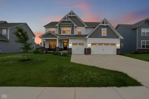 10389 Grimshaw Dr, Fortville, IN 46040