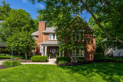 4626 Woods Edge Dr, Zionsville, IN 46077