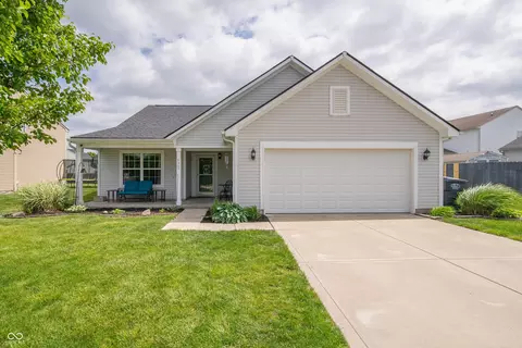 6407 Clary Circle Dr, Greenwood, IN 46143