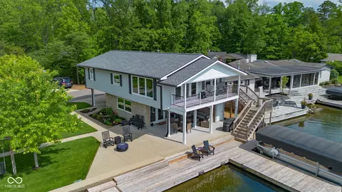 9082 W Tulip Dr, Columbus, IN 47201
