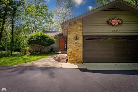 11841 W Grandview Dr, Columbus, IN 47201