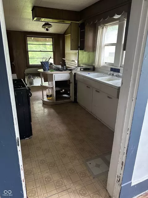 Kitchen - 1238 E Thompson Rd, Indianapolis, IN 46227 photo 1 of 2