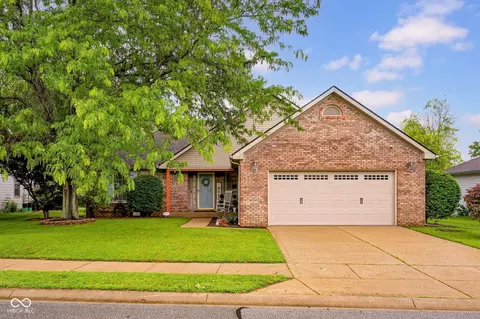 1957 Shiloh Dr, Columbus, IN 47203