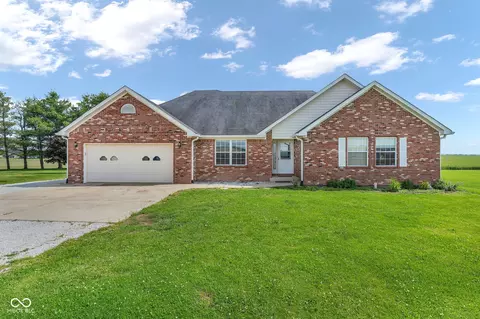965 W Pearl St, Trafalgar, IN 46181
