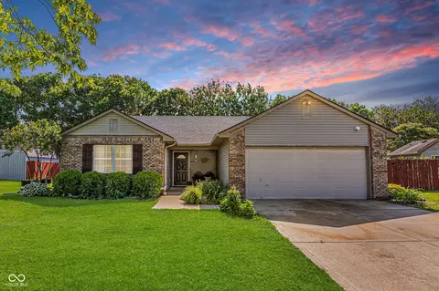 611 Clydesdale Ln, Bargersville, IN 46106