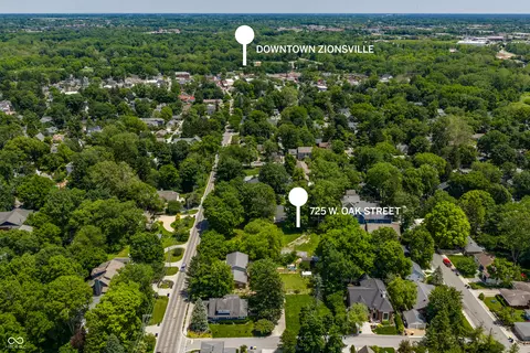 725 W Oak St, Zionsville, IN 46077