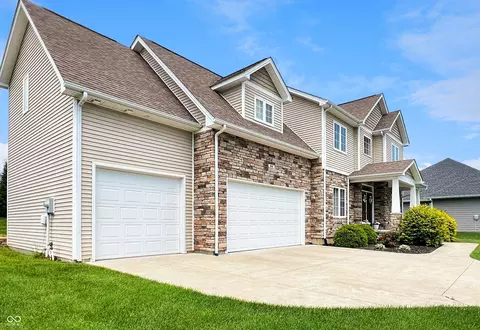 88 Westbrook Ct, Columbus, IN 47201