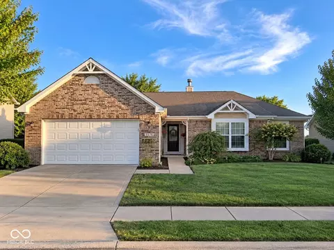 2275 Spring Dipper Dr, Greenfield, IN 46140