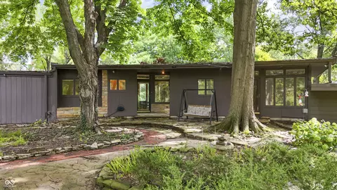 10 Overlook Dr, Anderson, IN 46011