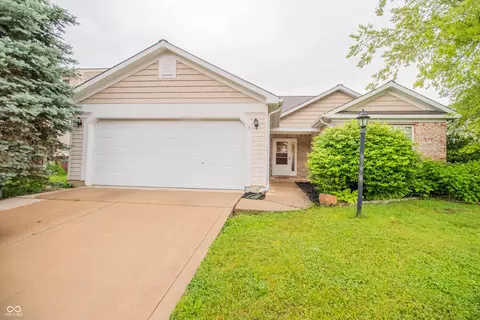 1527 Egret Ln, Greenwood, IN 46143