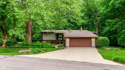 4480 E Wembley Ln, Columbus, IN 47201