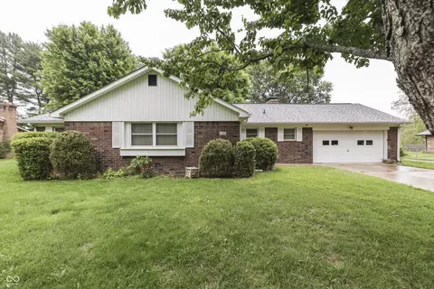 703 Hillcrest Dr, Greenwood, IN 46142