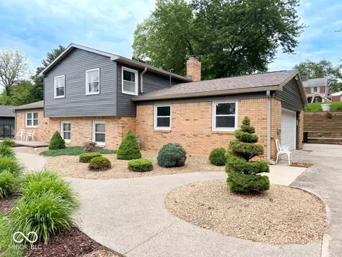 1106 Fairfield Dr, Shelbyville, IN 46176